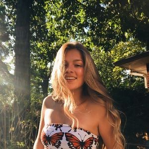 Meet your Posher, Elise